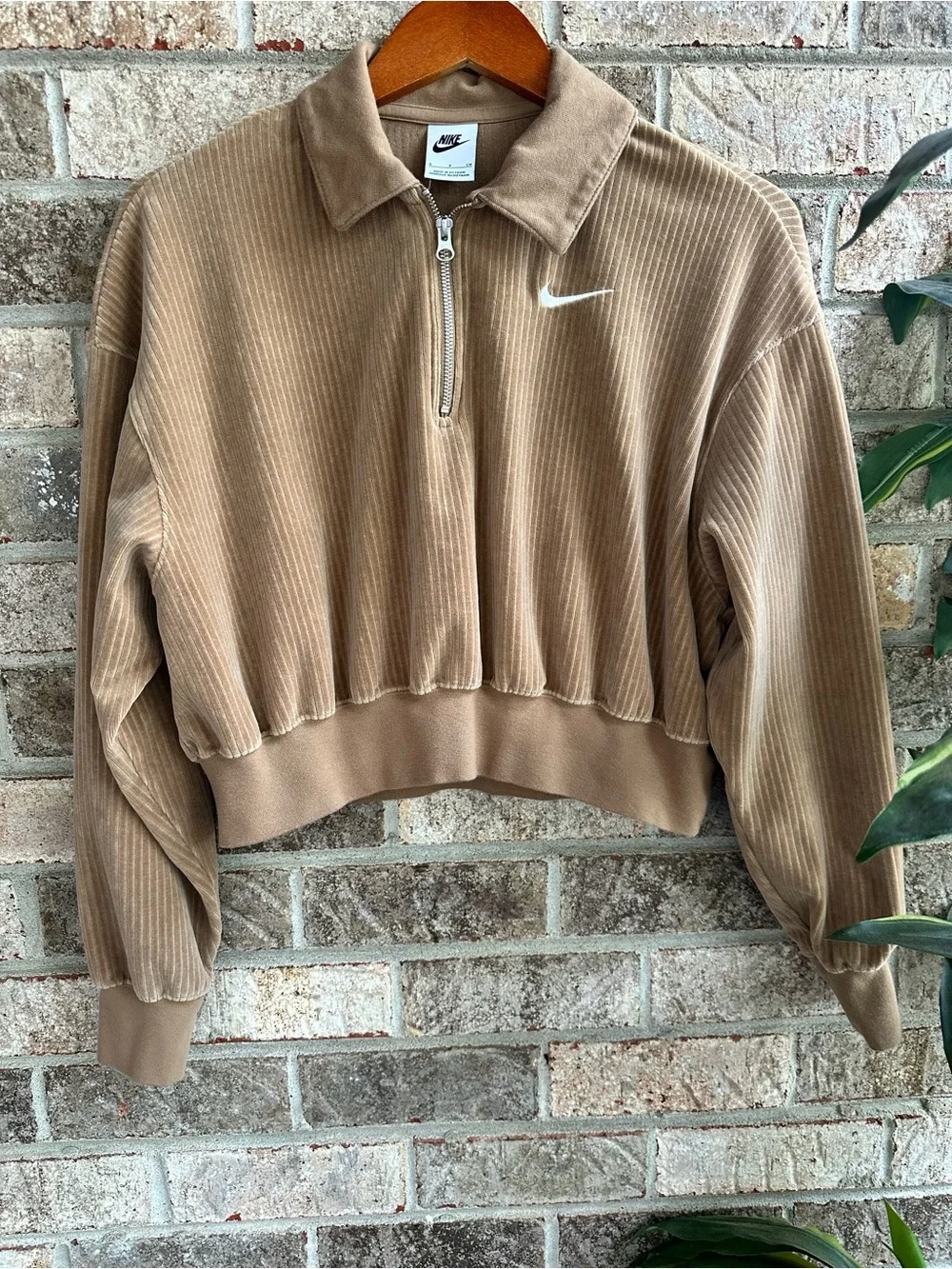 Nike Womens Sporty Cropped Corduroy Velour Half-Zip Sweatshirt - Tan Size Small